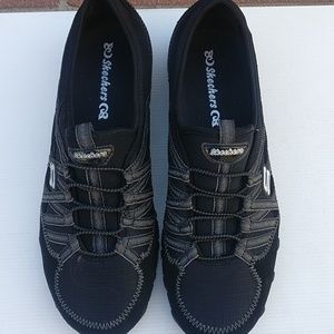 Great pair of skechers shoes